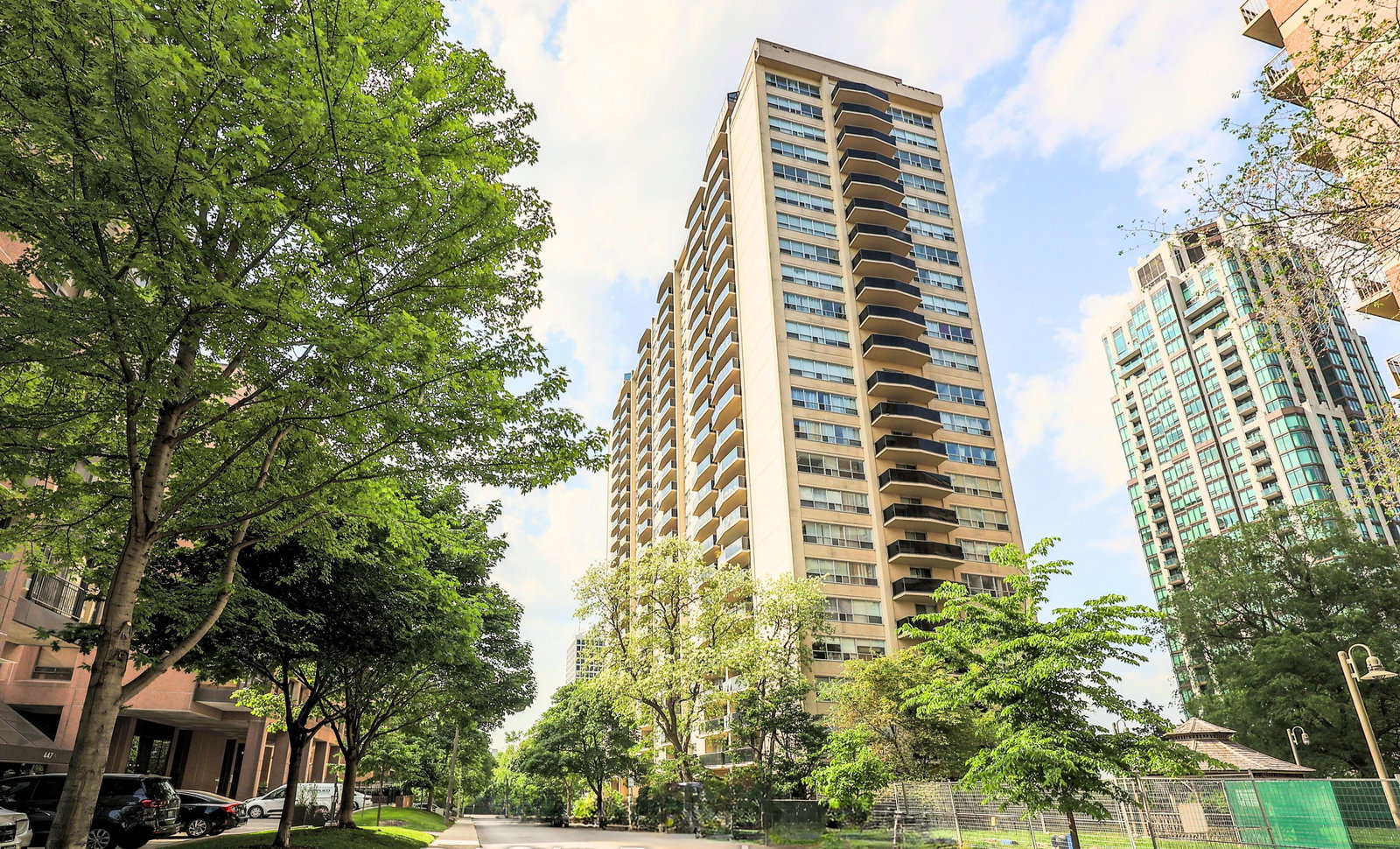 400 Walmer Road exterior