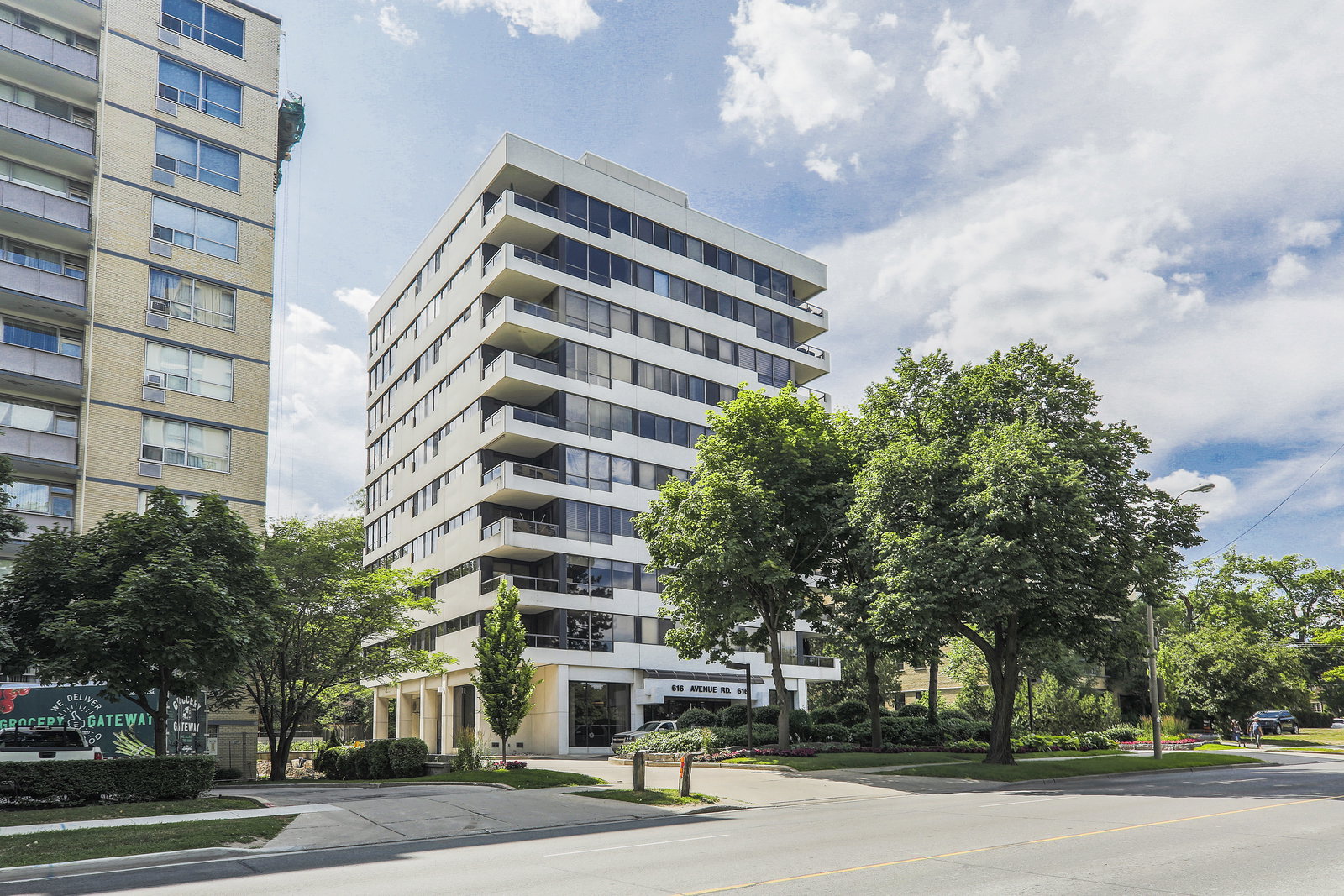 616 Avenue Road Condos exterior