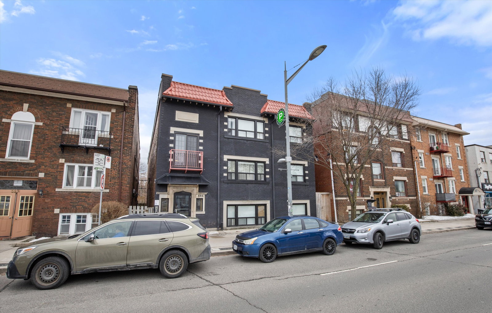 595 St. Clair Avenue West  condo building exterior