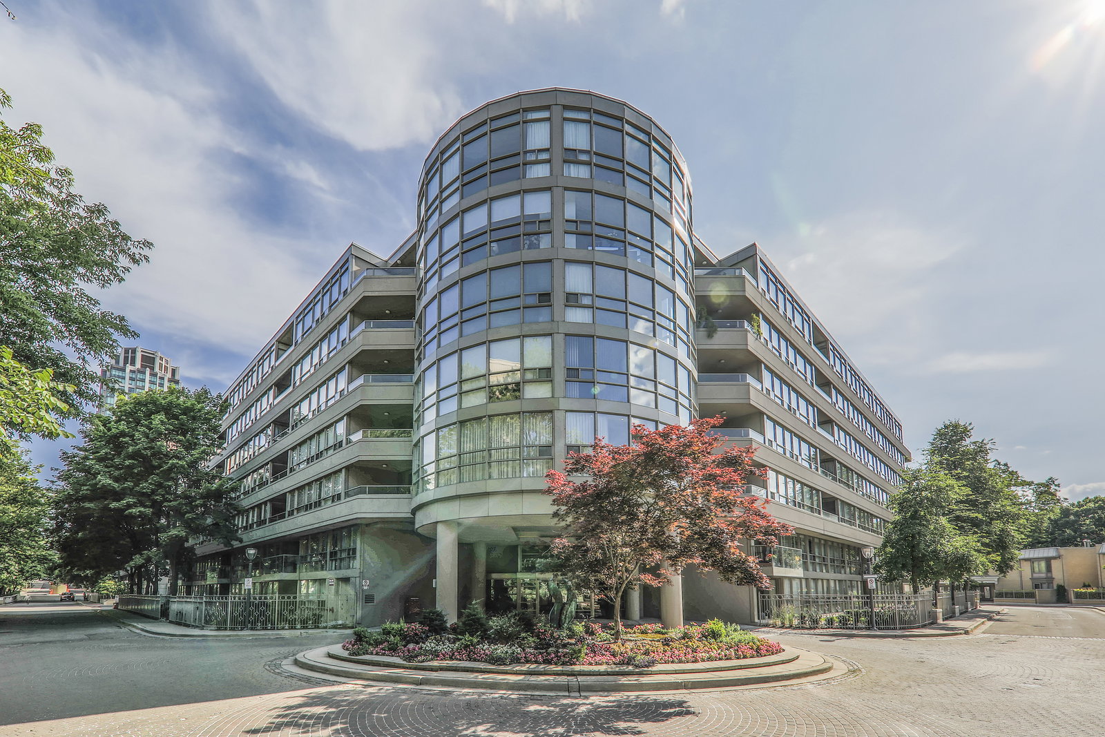Village Gate II Condos exterior