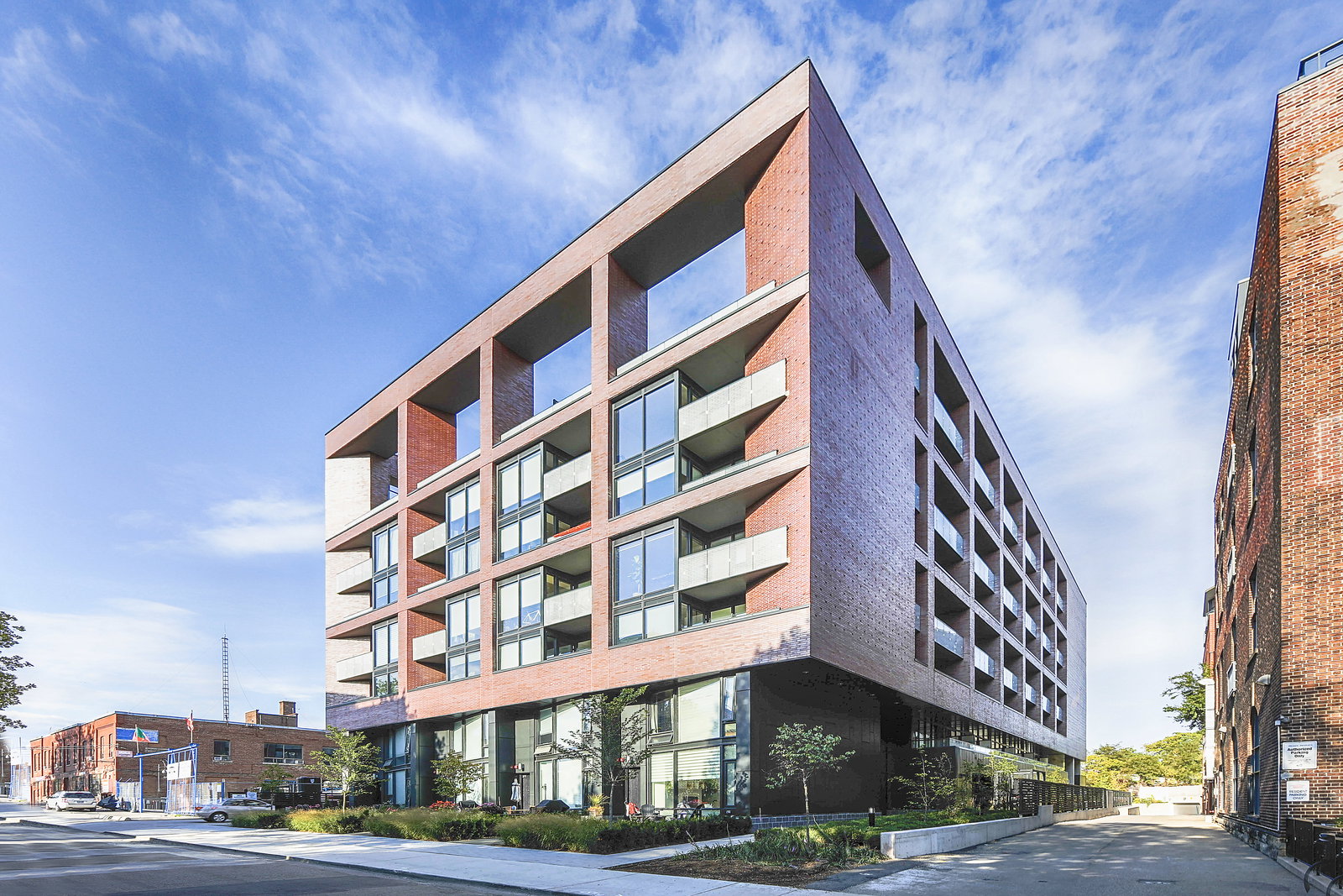 383 Sorauren condo