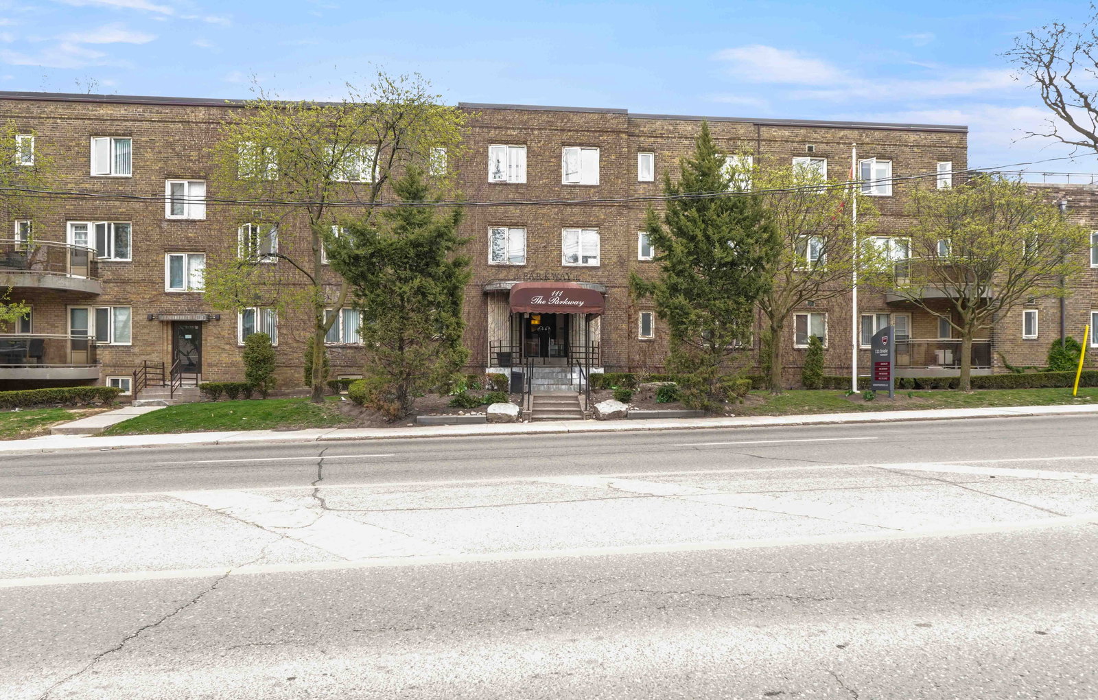 111 Oriole Parkway Rental Apartments exterior