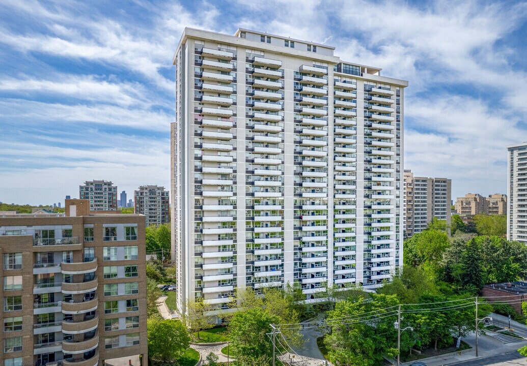 225 Davisville Avenue exterior