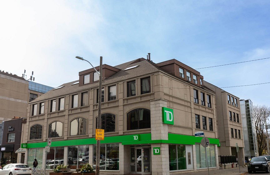 1962 Yonge Street exterior
