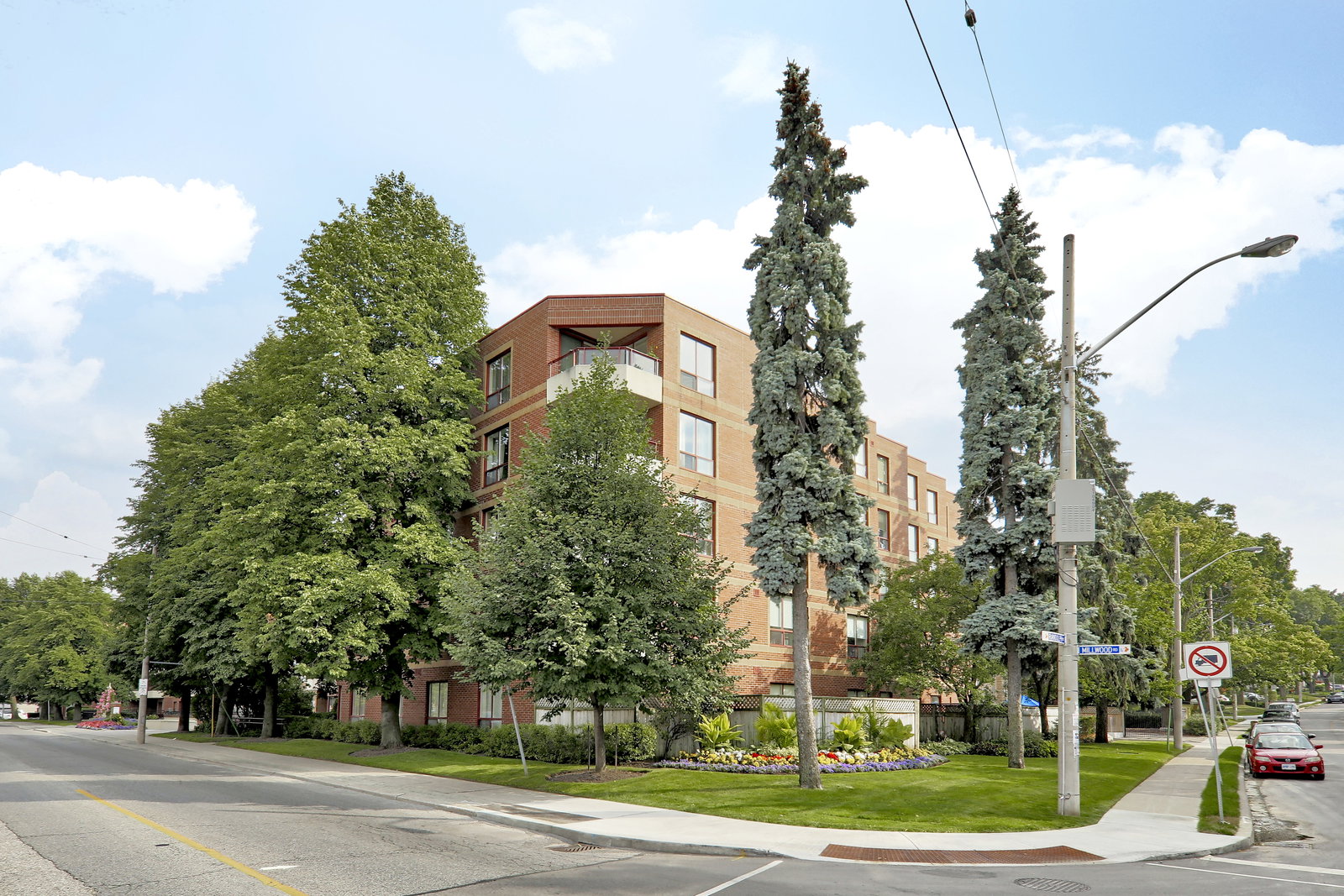 Leaside Gate condo