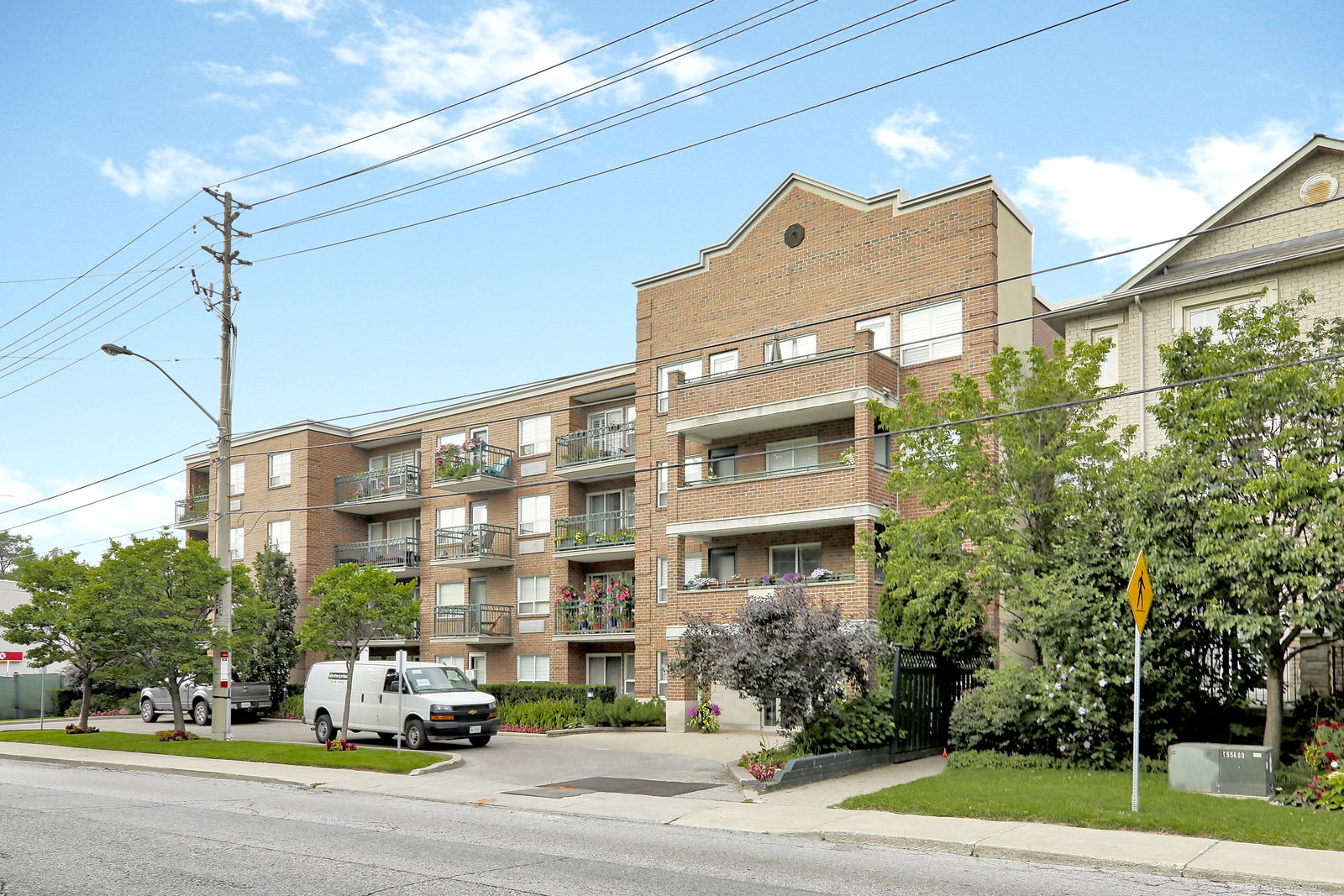 928 Millwood Rd exterior