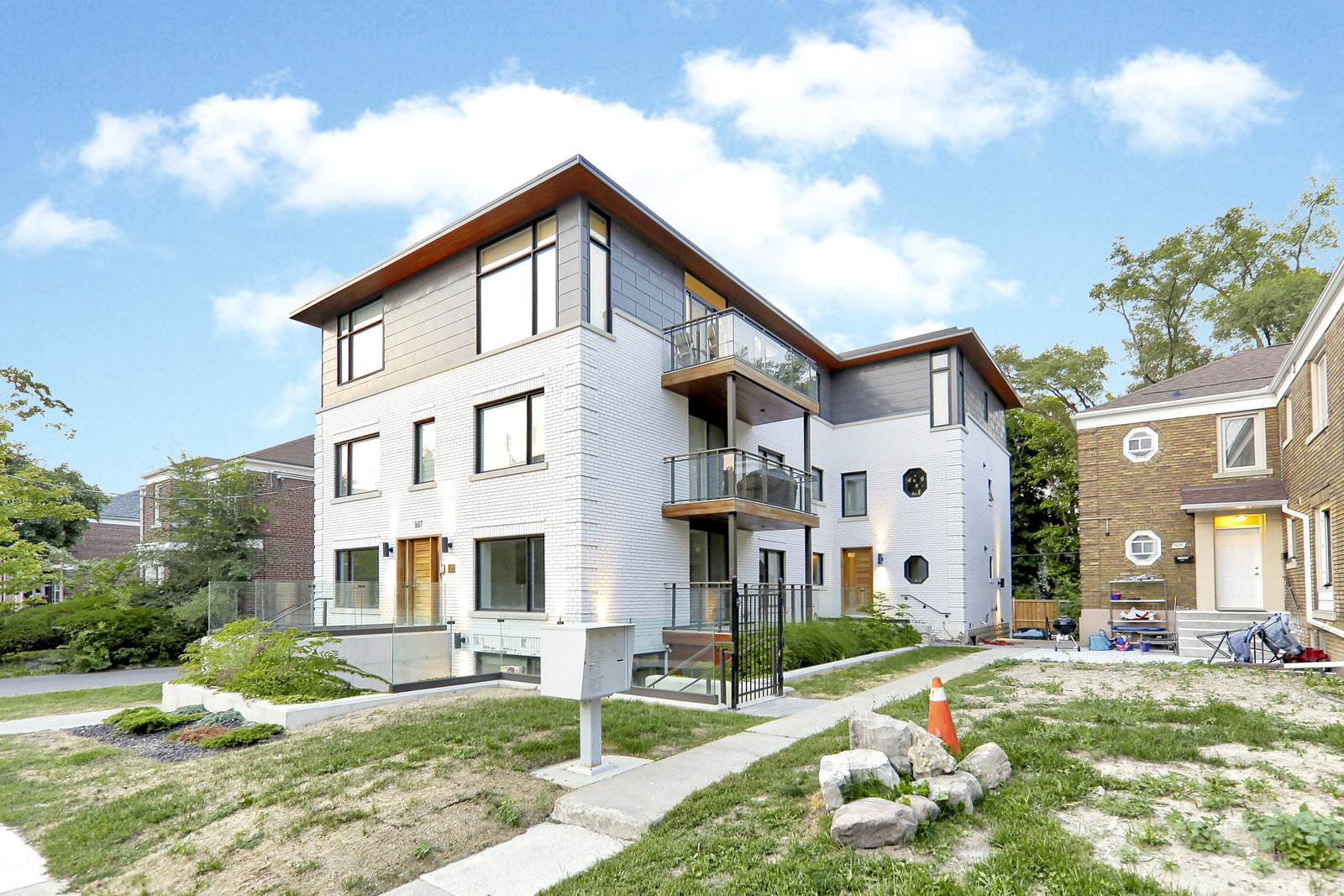 1657 Bathurst condo