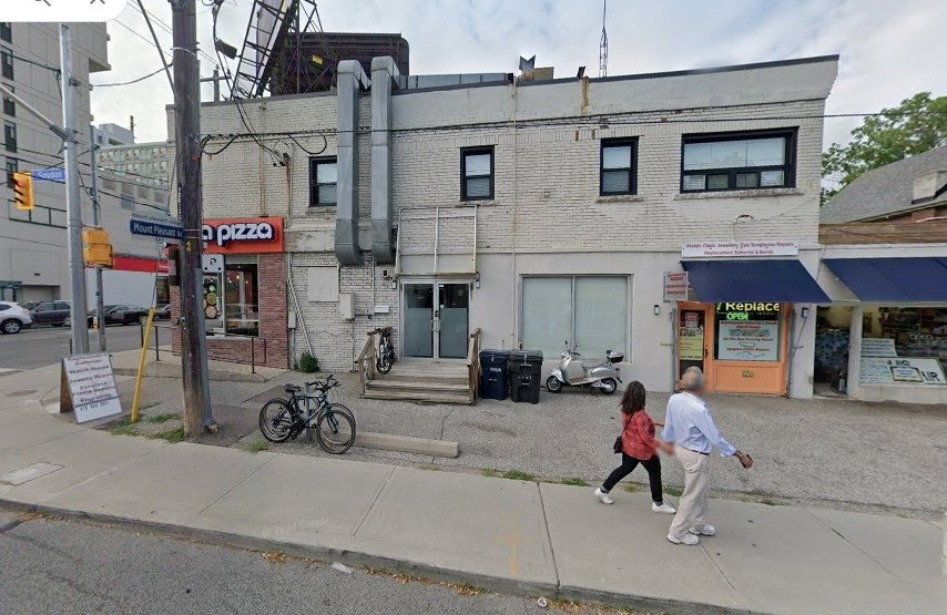 252A Soudan Avenue condo building exterior