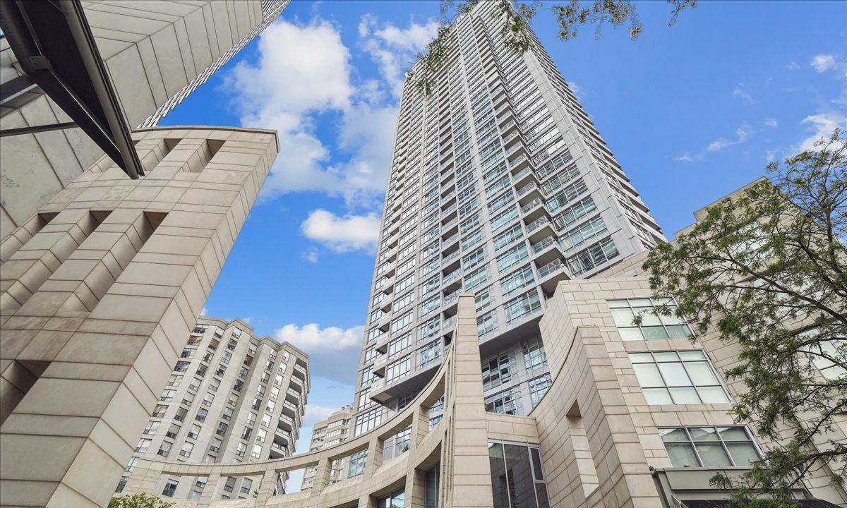 Quantum South Tower condo