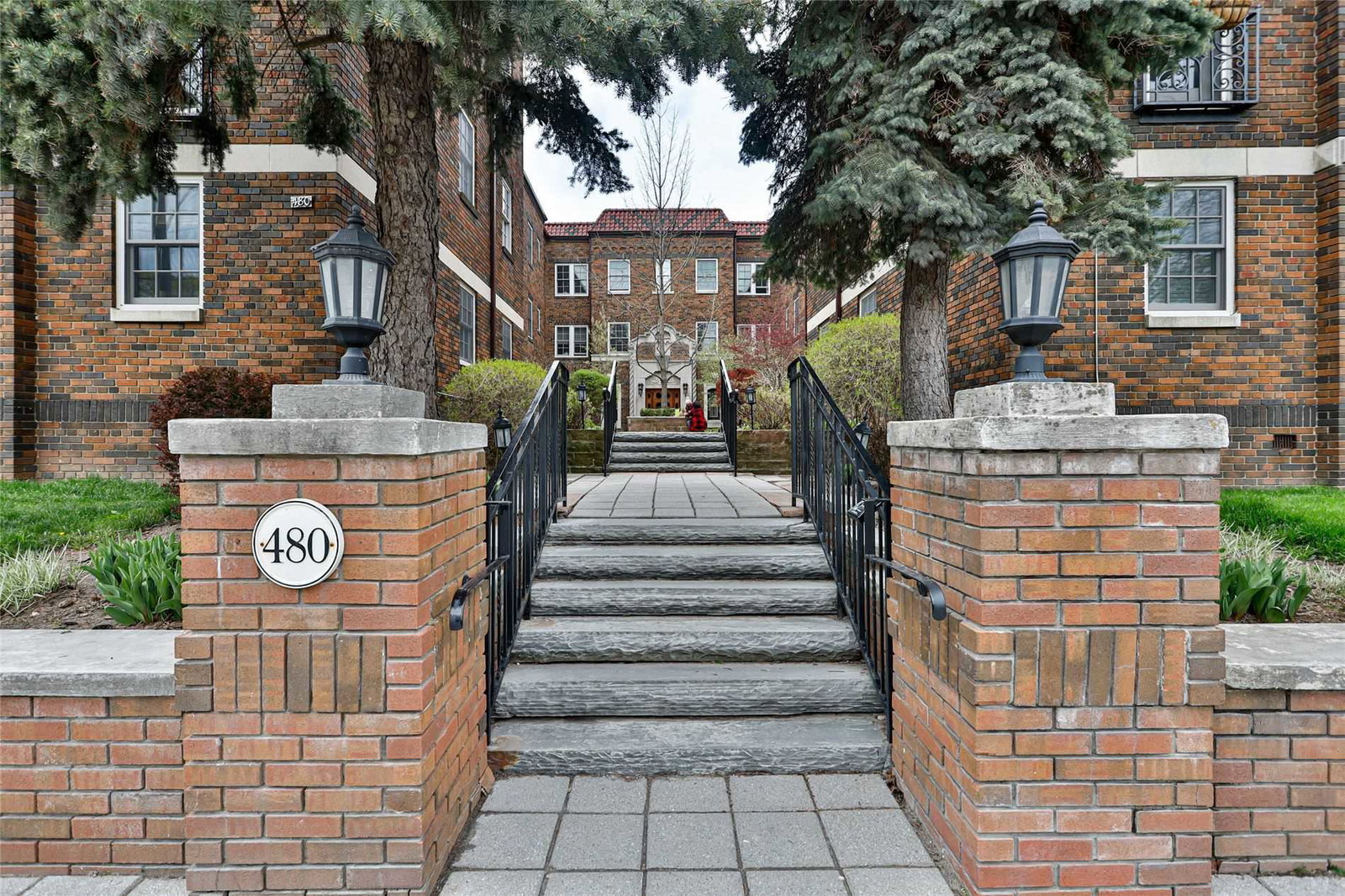 480 Oriole Parkway Condos exterior