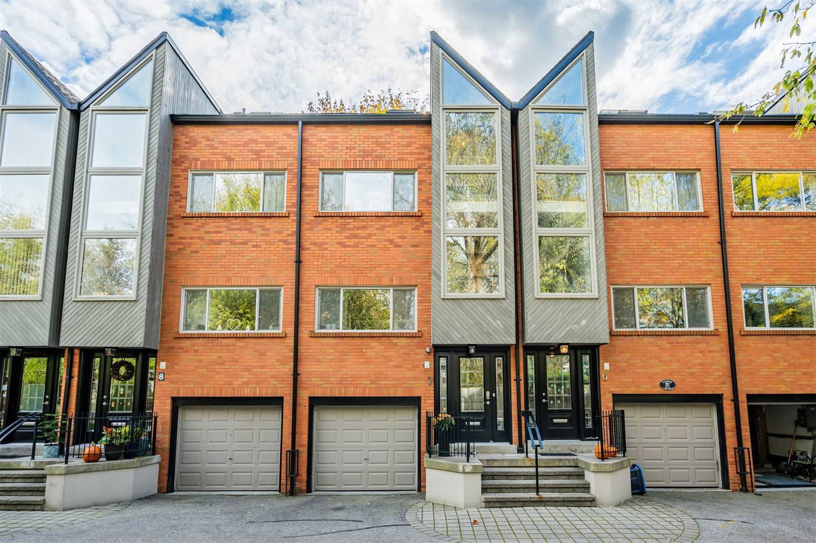 Woodbine Mews Townhomes exterior
