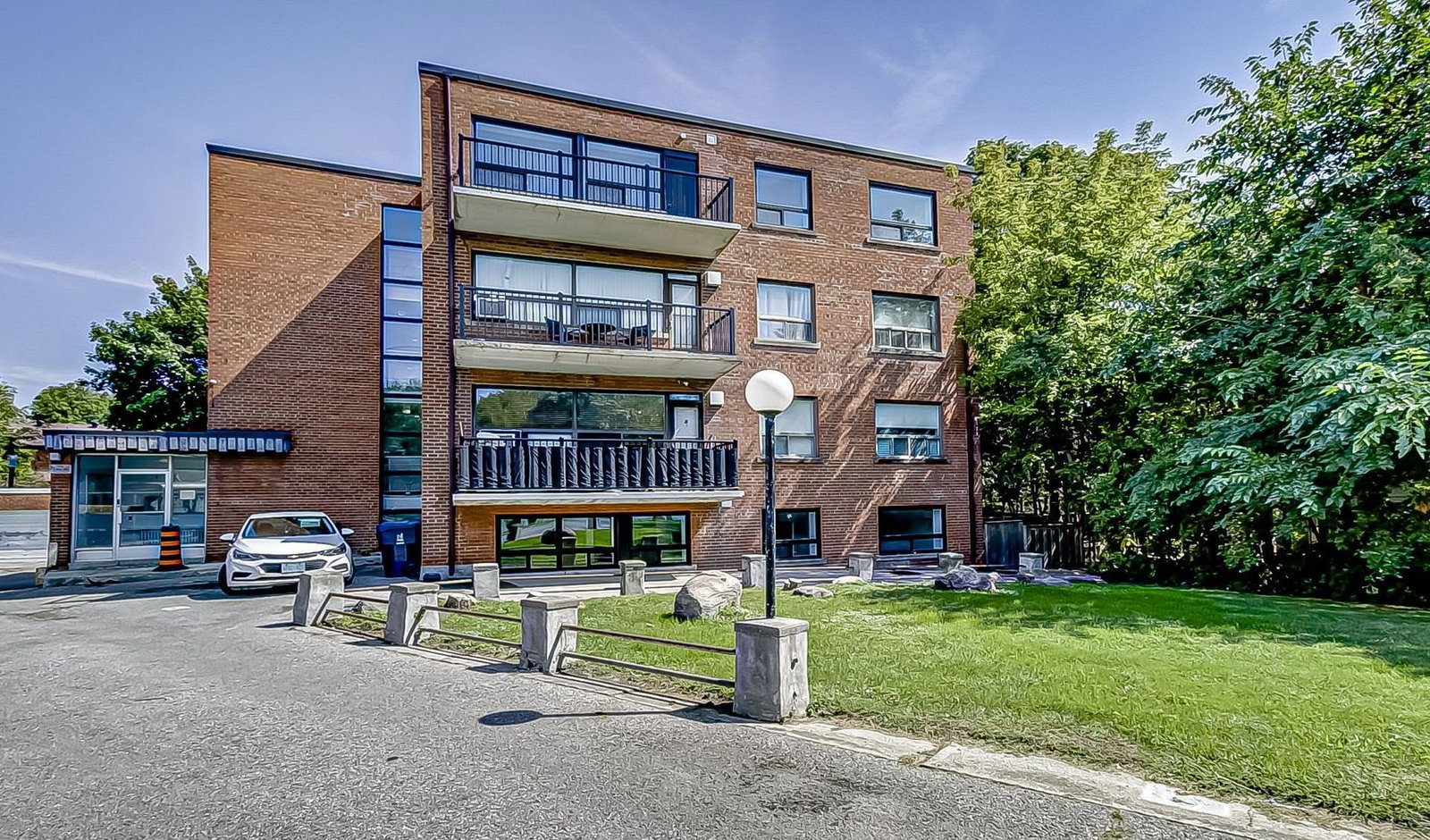 419 Woodbine Avenue condo building exterior