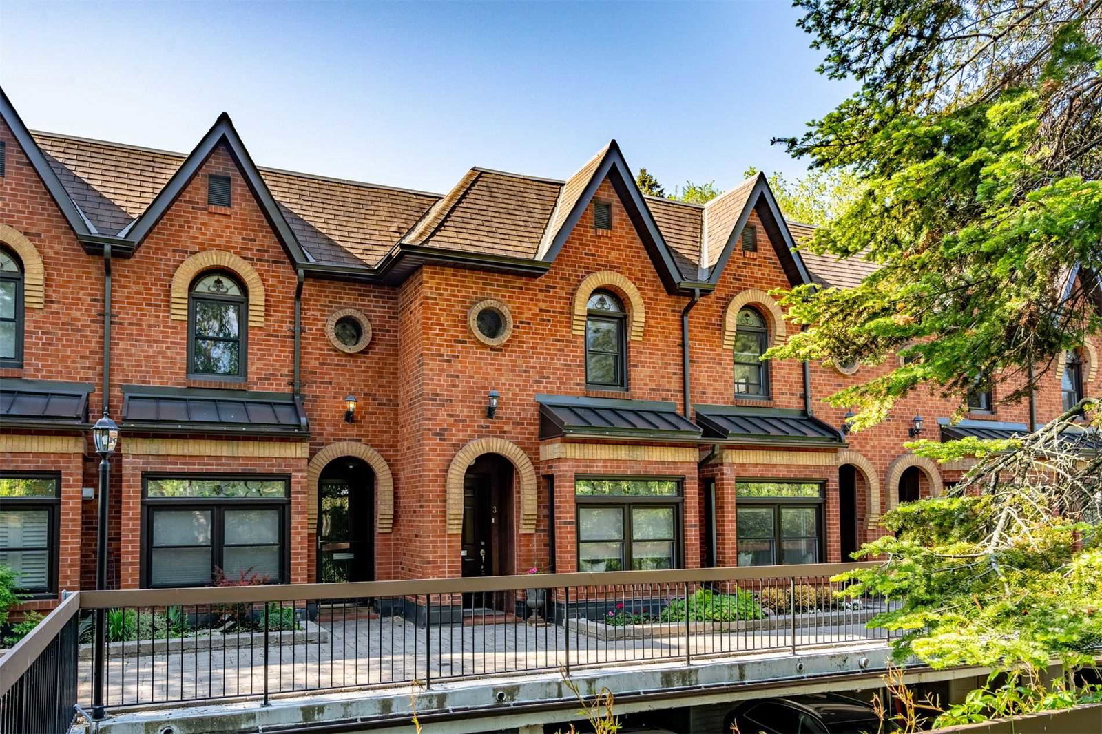 10 Buller Avenue Townhomes condo