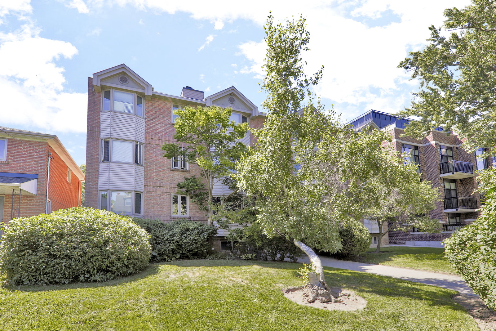60 Kippendavie Condos exterior