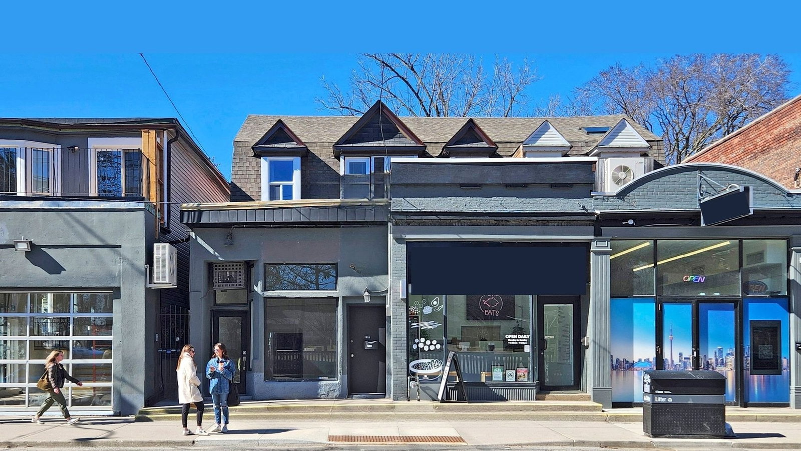 1932 Queen Street exterior