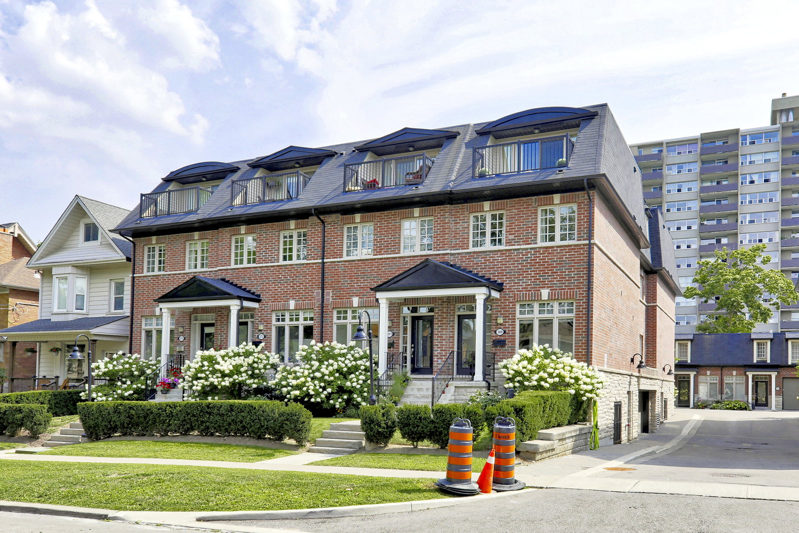 Roehampton Townhomes exterior