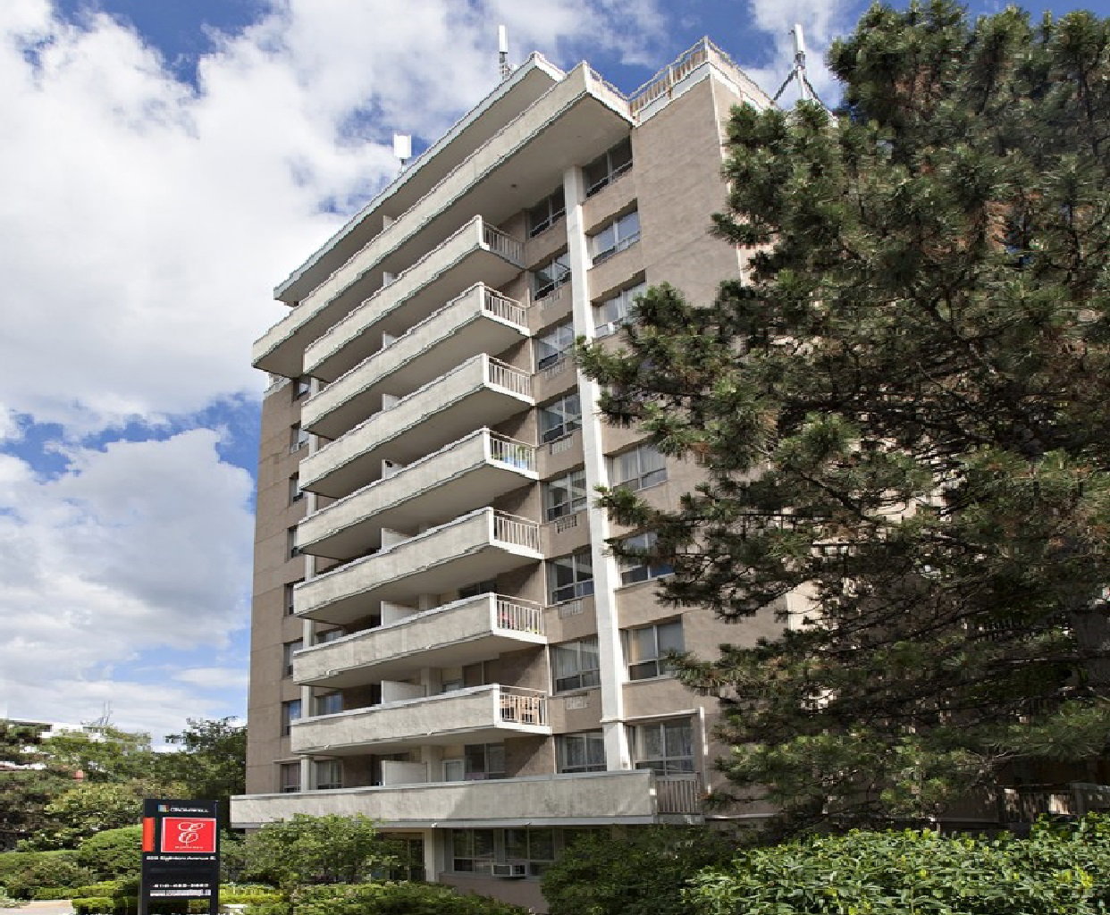 Cromwell 525 Eglinton East exterior