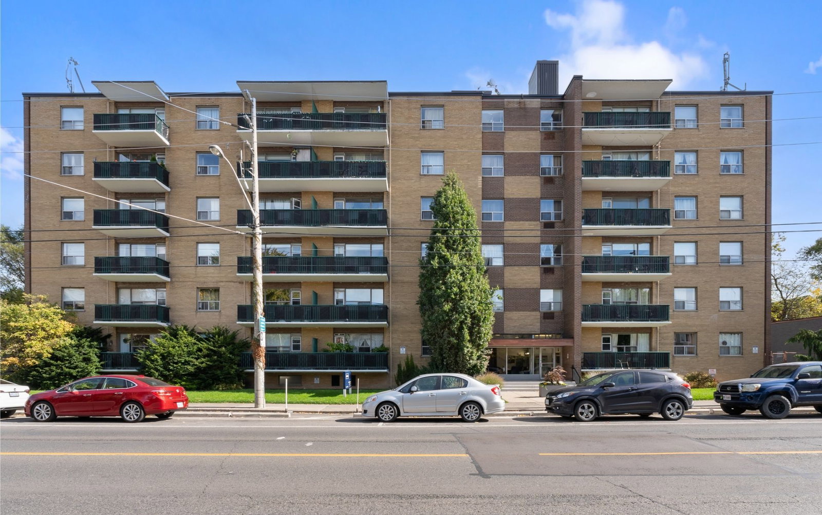 1017 Woodbine Avenue condo building exterior