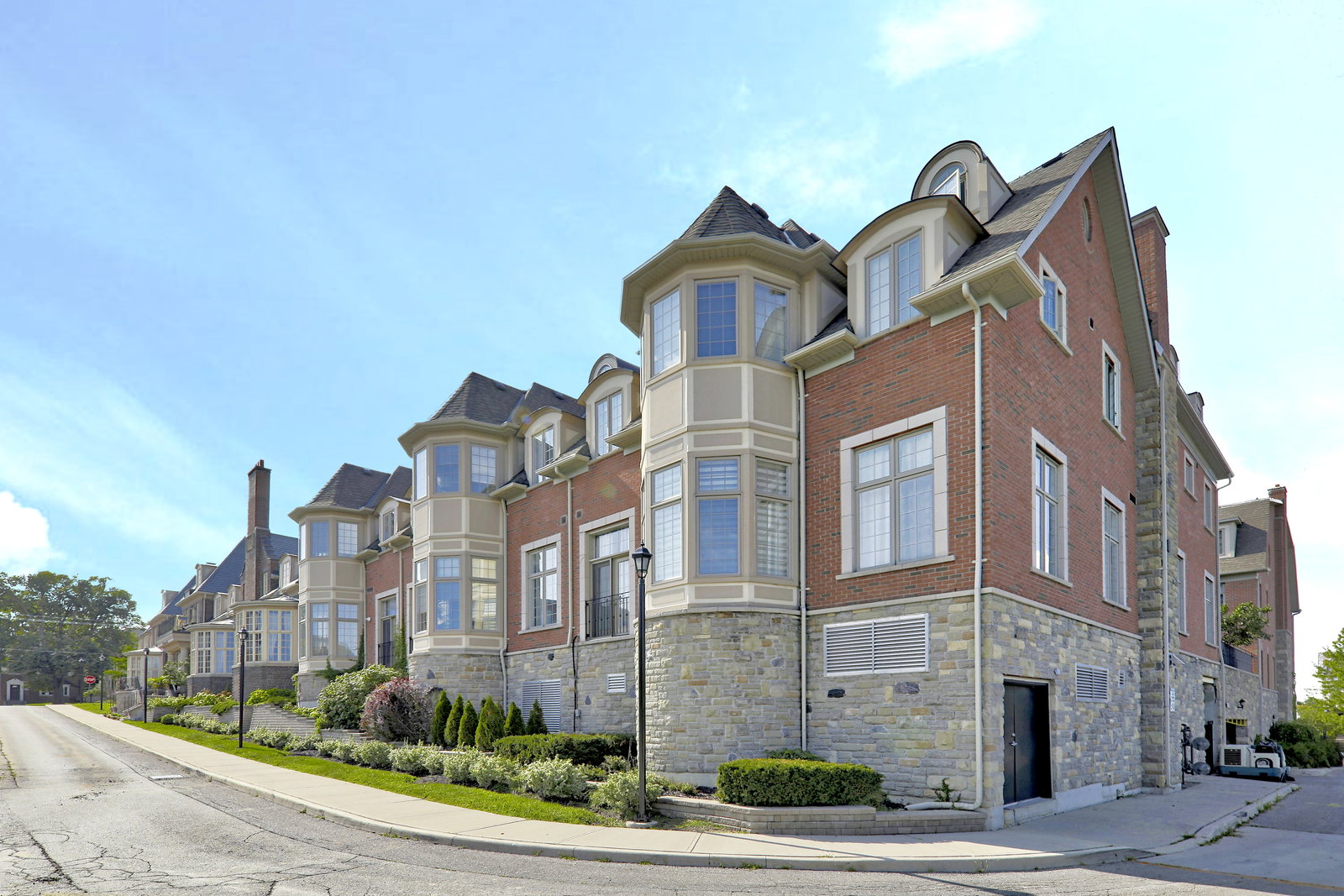 The Hunt Club at Roselawn exterior