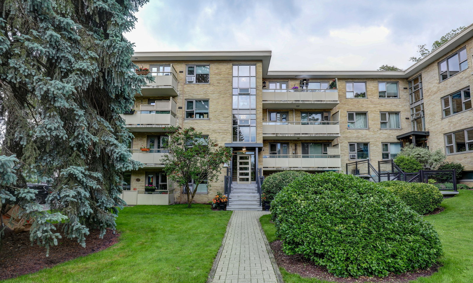 8 Corinth Gardens exterior