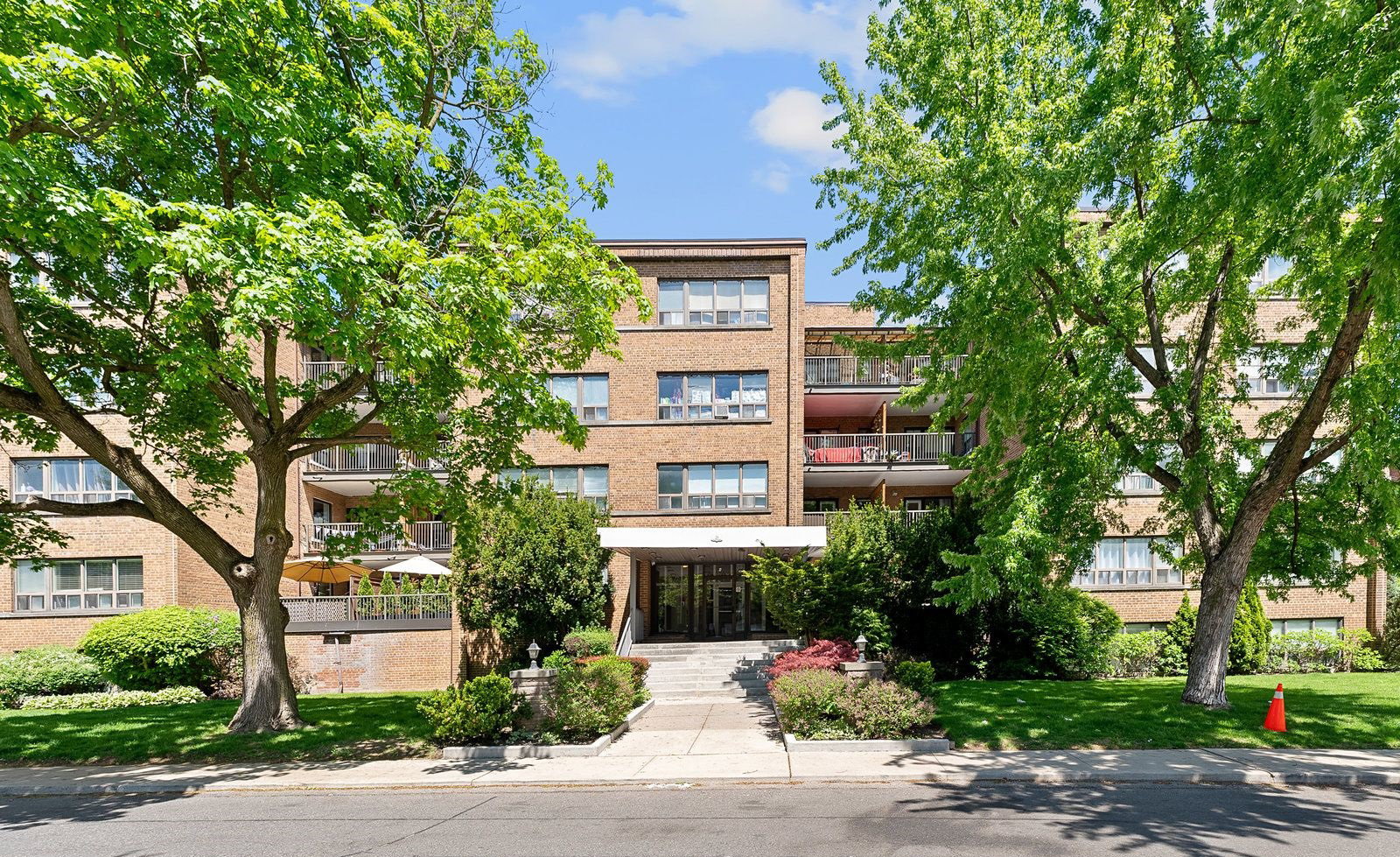 24 Shallmar Boulevard exterior