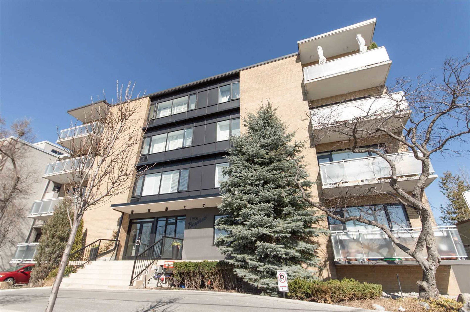 1901 Bayview Condos exterior