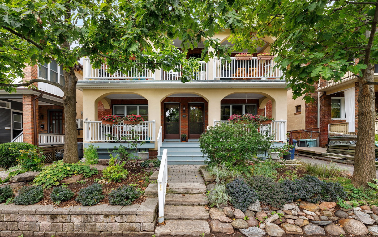 52 Wineva Avenue exterior