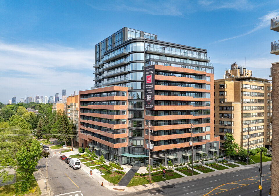 2525 Bathurst Street exterior