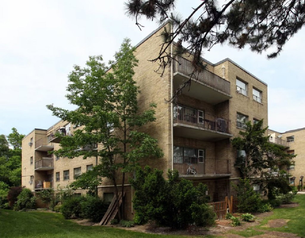 970 Eglinton Ave E exterior
