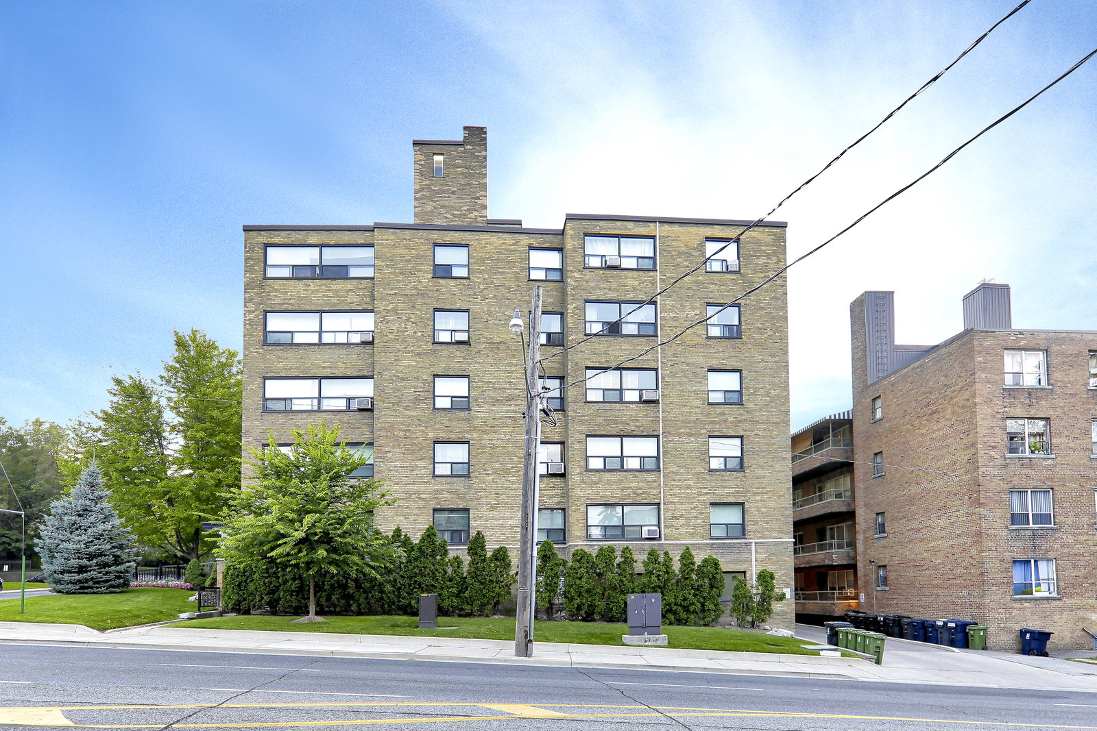 Ridelle Plaza exterior