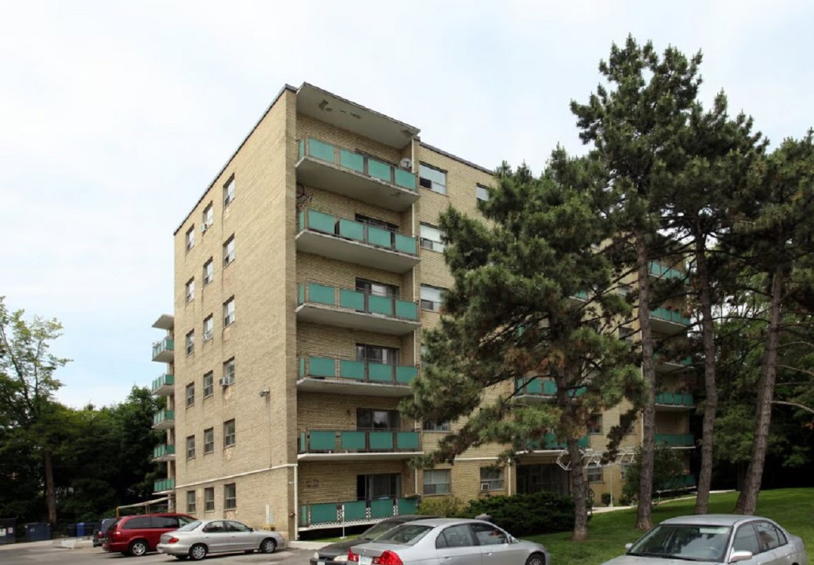972 Eglinton Ave E exterior