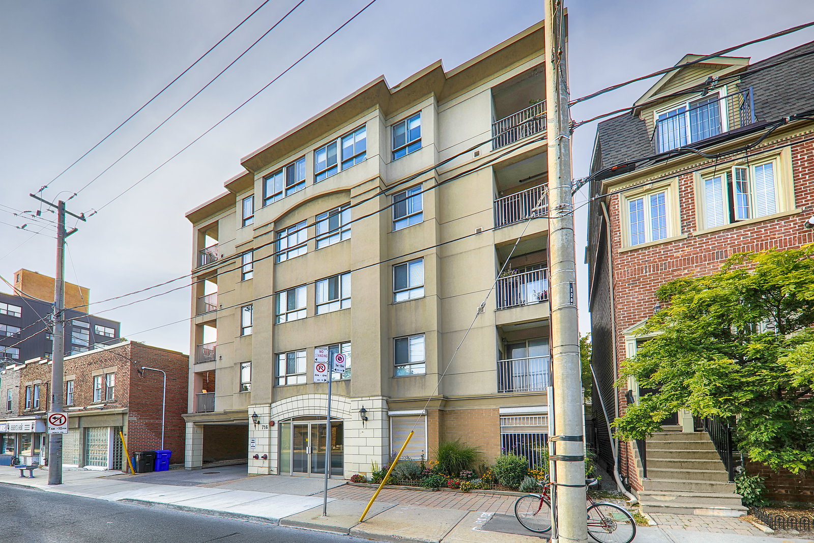 The Aztec Condos exterior