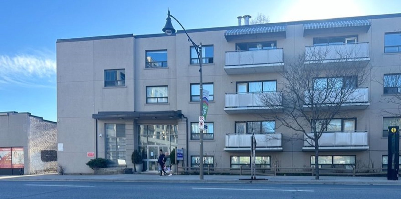 2770 Yonge Street exterior