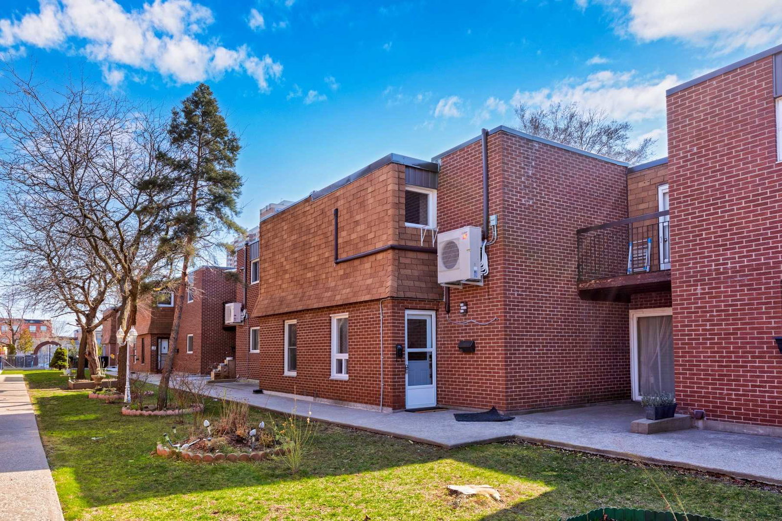 50 Coleman Avenue Townhomes exterior