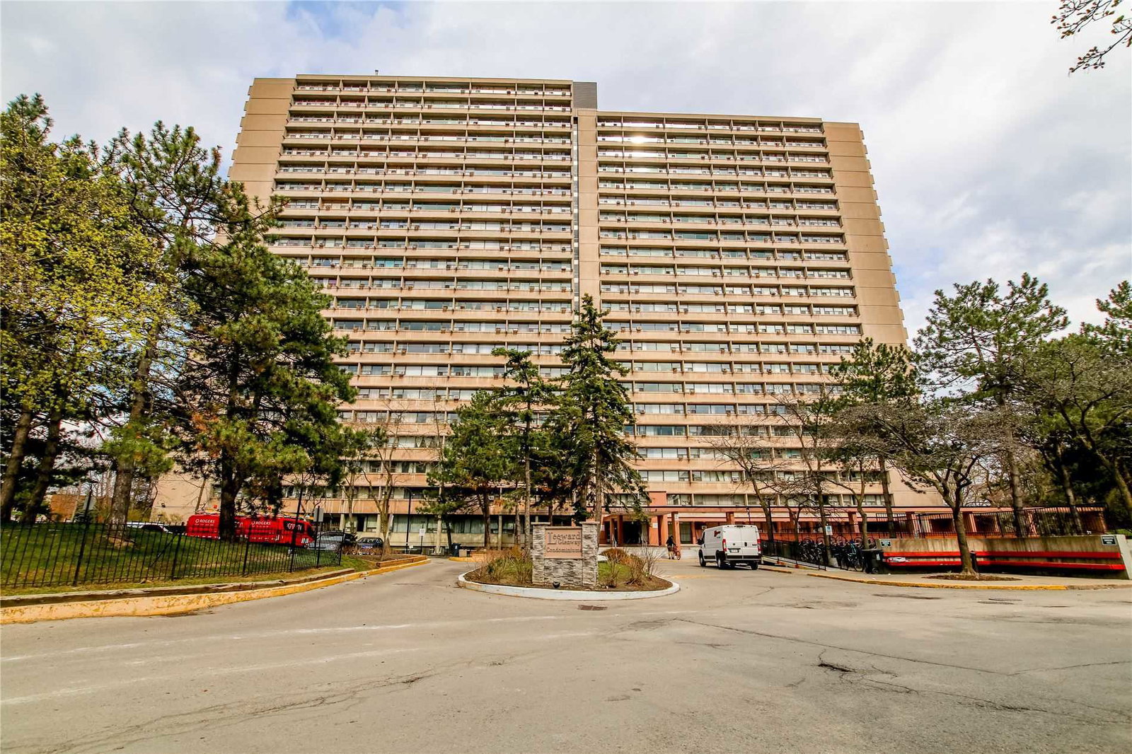 100 Leeward Glenway condo