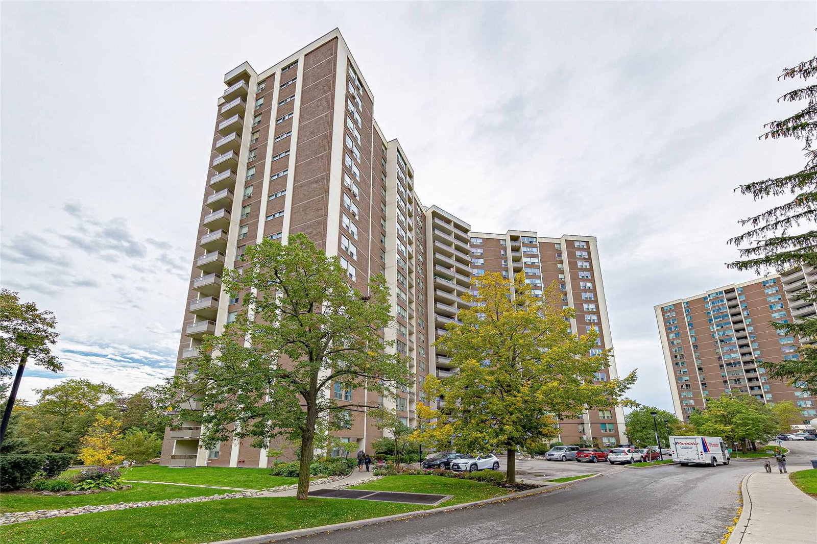 5 Vicora Linkway Condos exterior