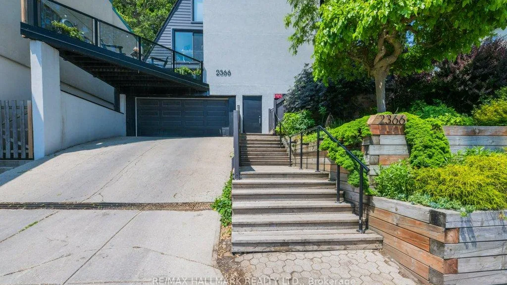 2366 Queen St E Townhouses condo