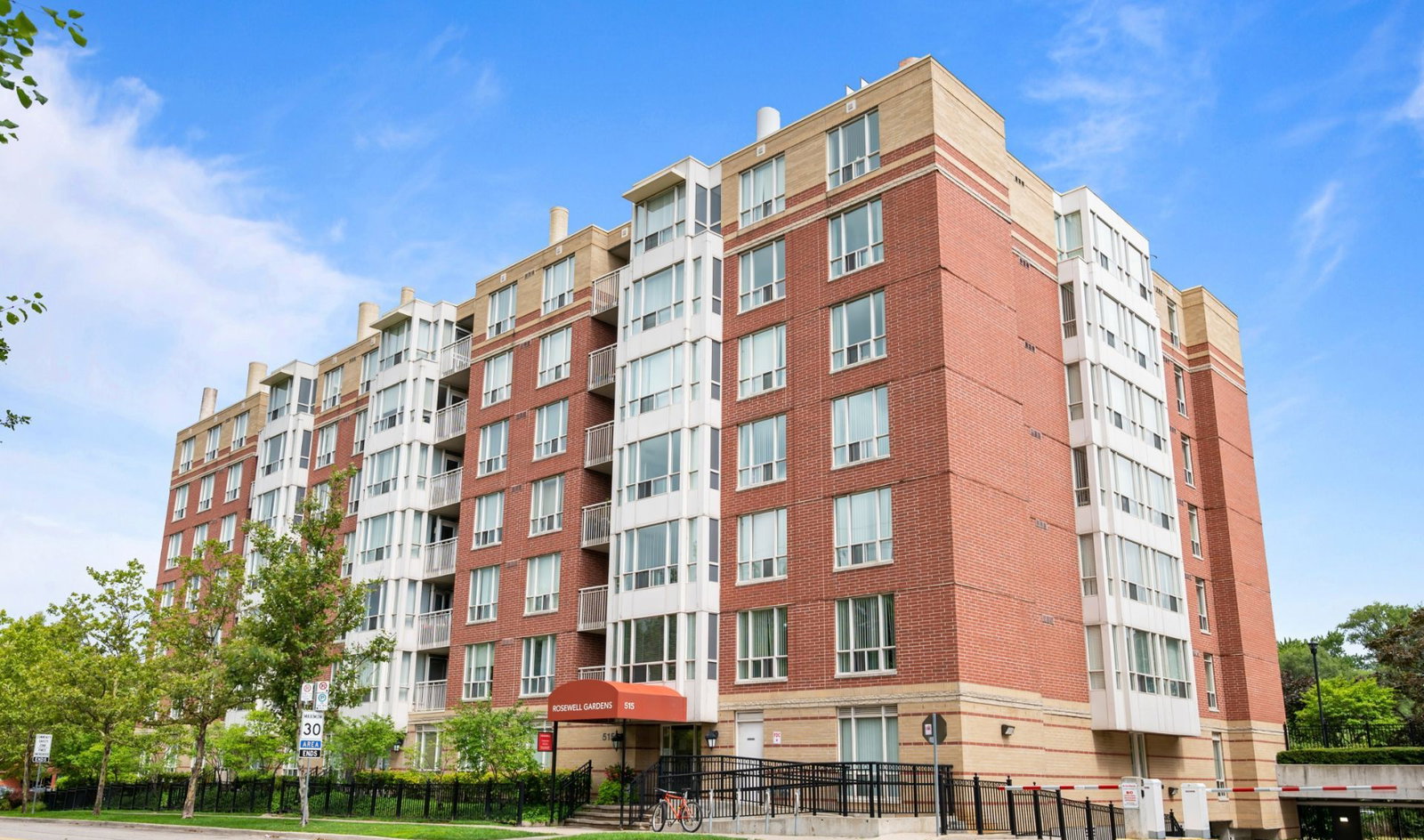 Rosewell Gardens Apartments exterior