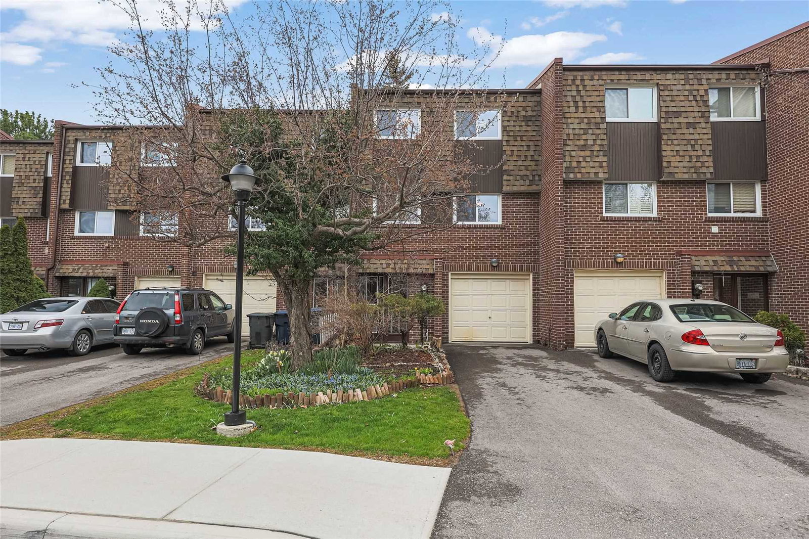 Windy GolfWay Townhomes exterior
