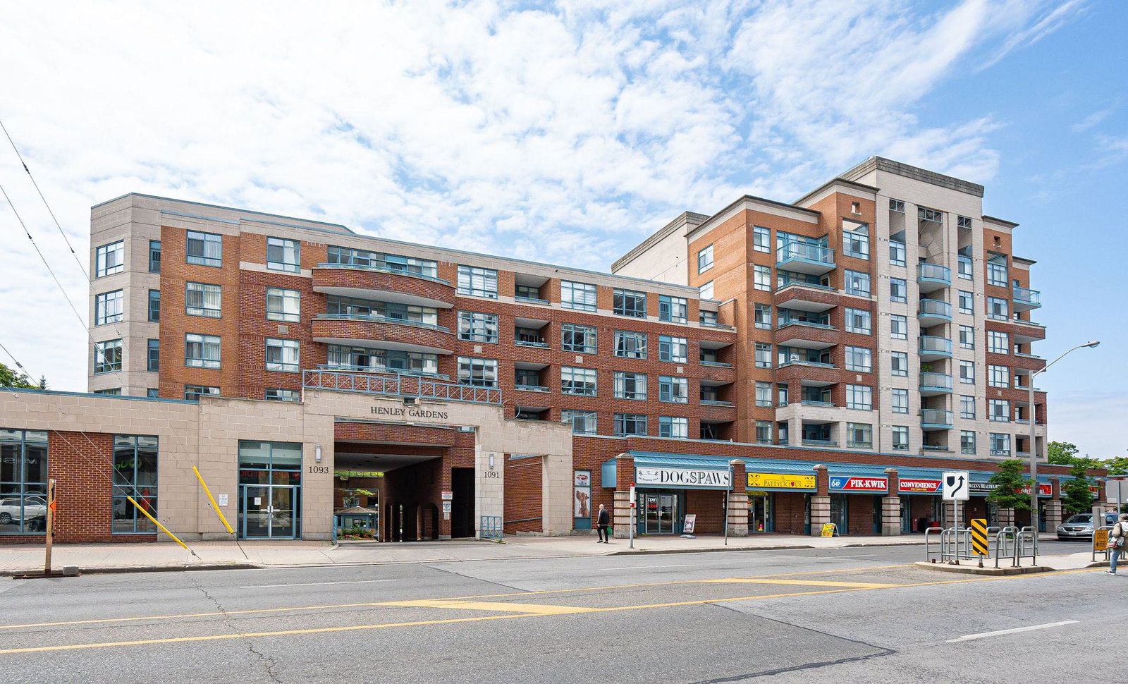 Henley Gardens Condos exterior