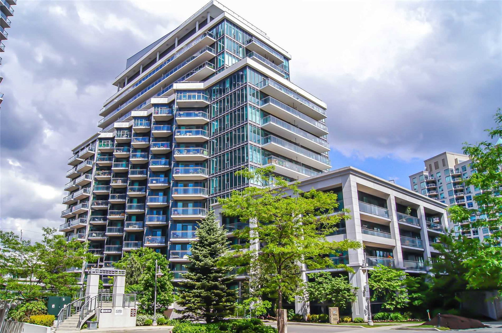 Voyager II at Waterview Condos exterior