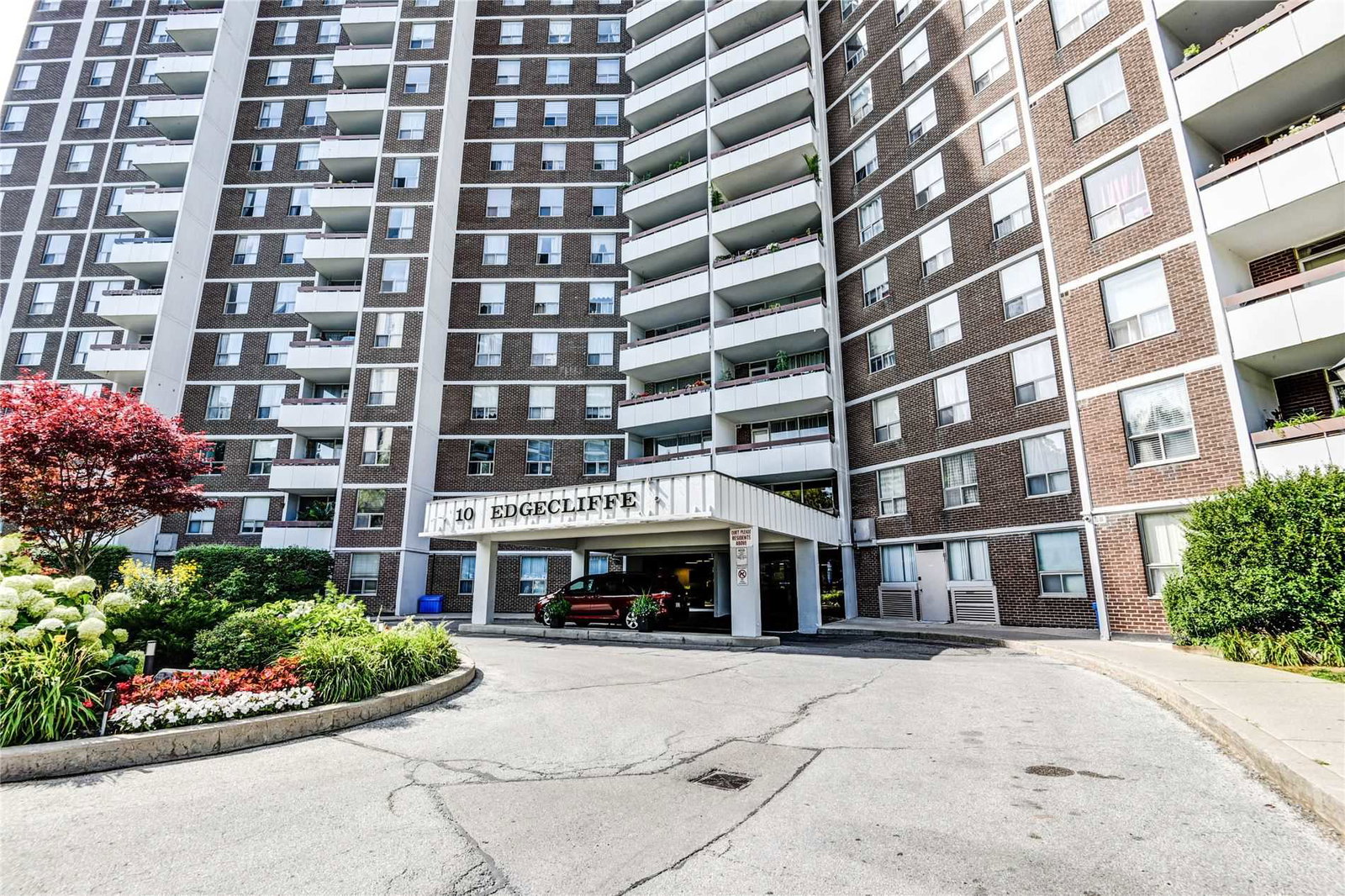 Wynford Park Condominiums exterior