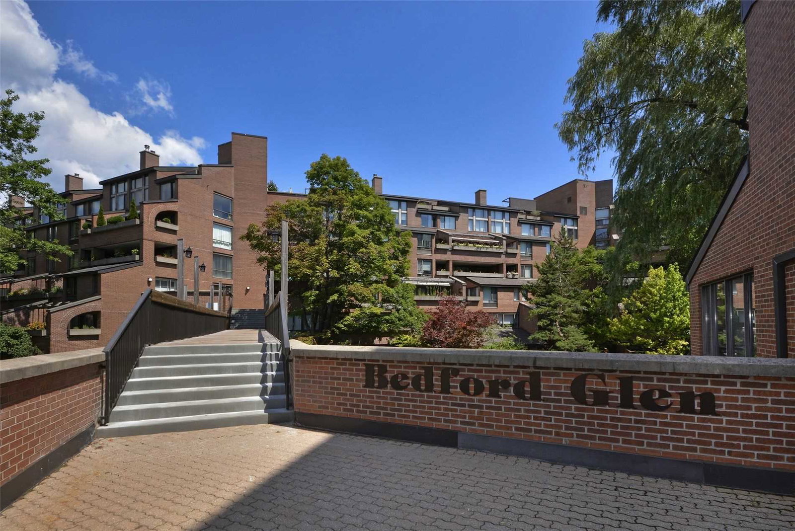 Bedford Glen Townhomes condo