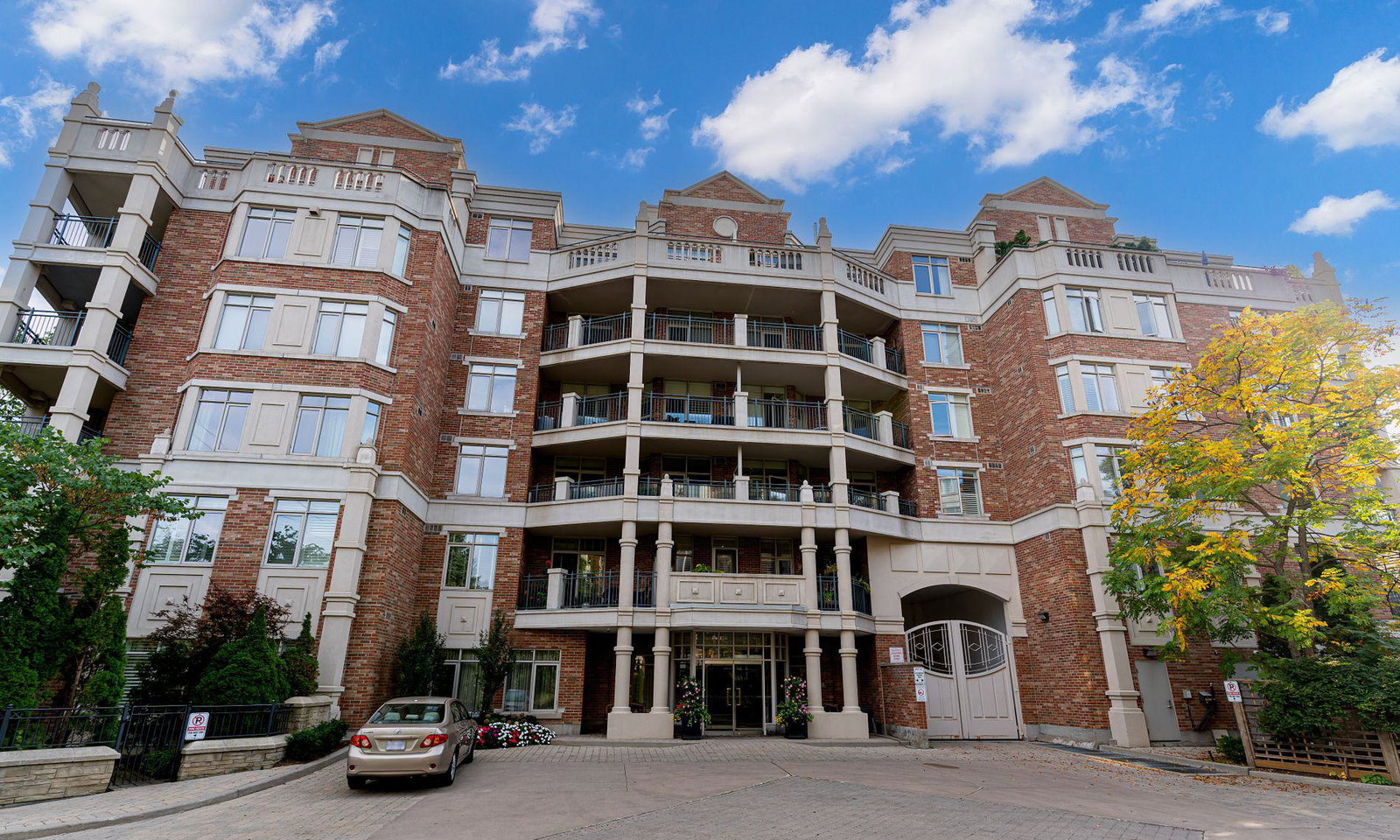 The Kensington at Old Mill Condos exterior