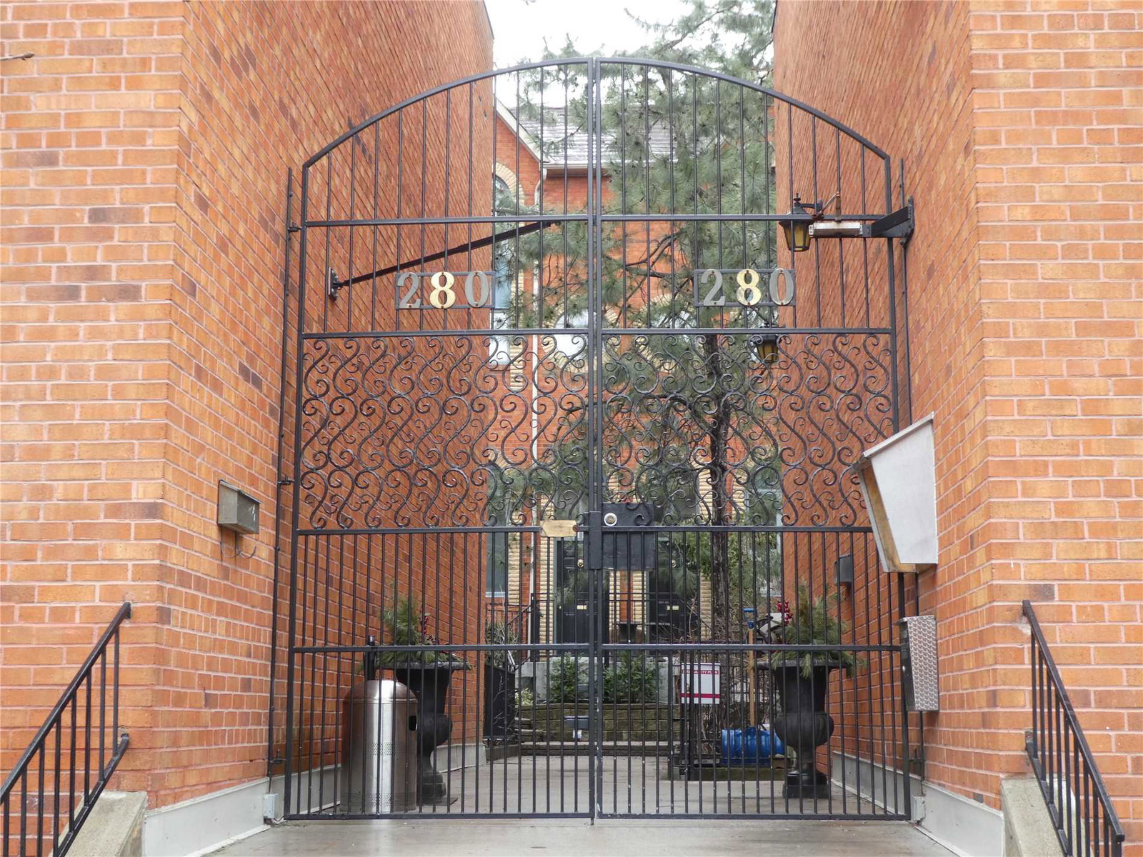 280 Sherbourne Street Townhomes condo