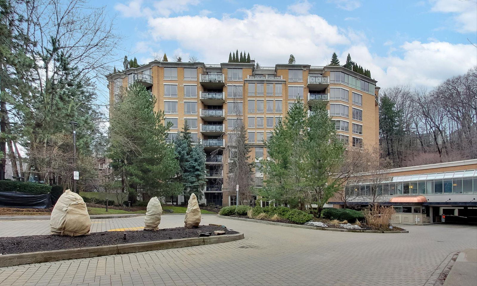 Governor’s Hill II Condos exterior