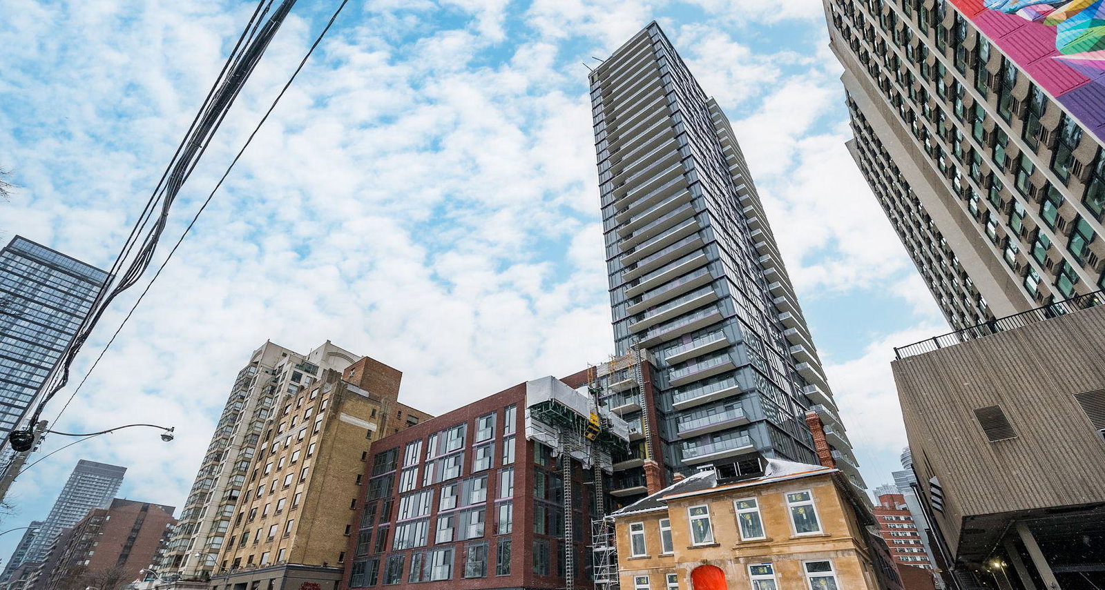 Jac Condos exterior