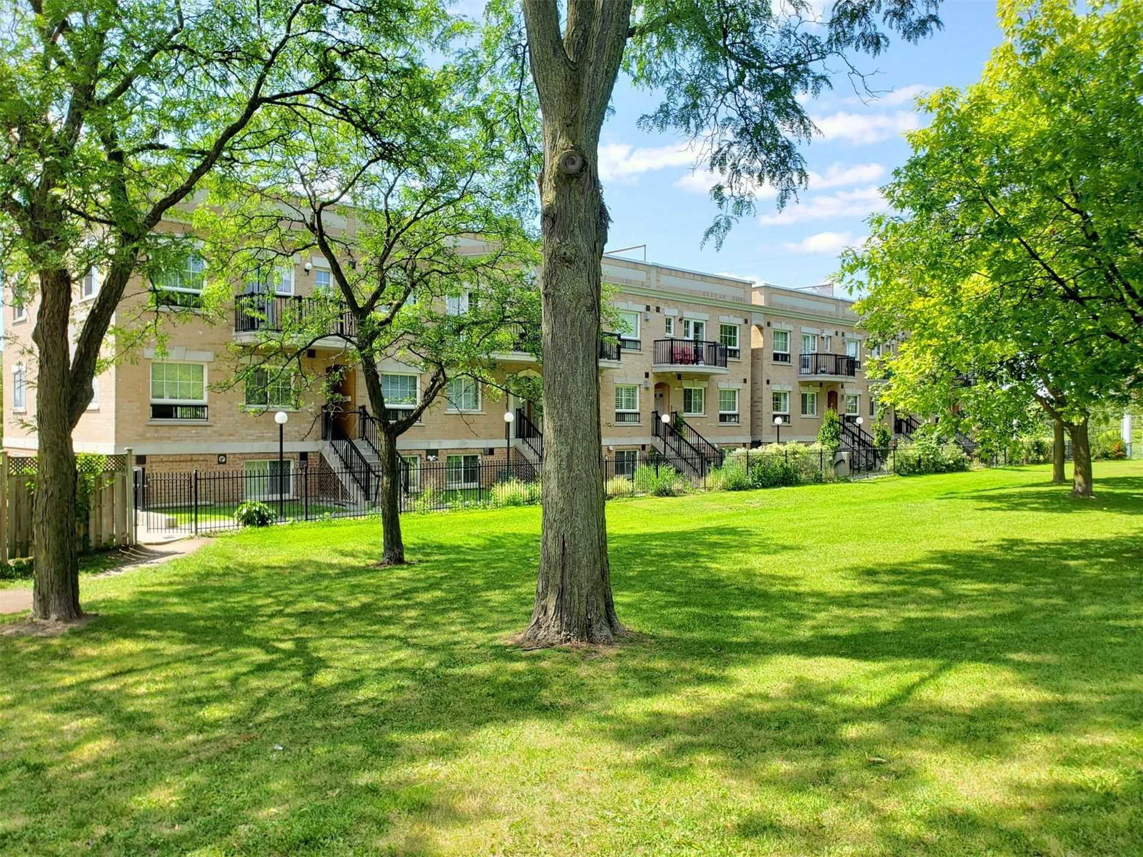 Warner Park Condominiums exterior