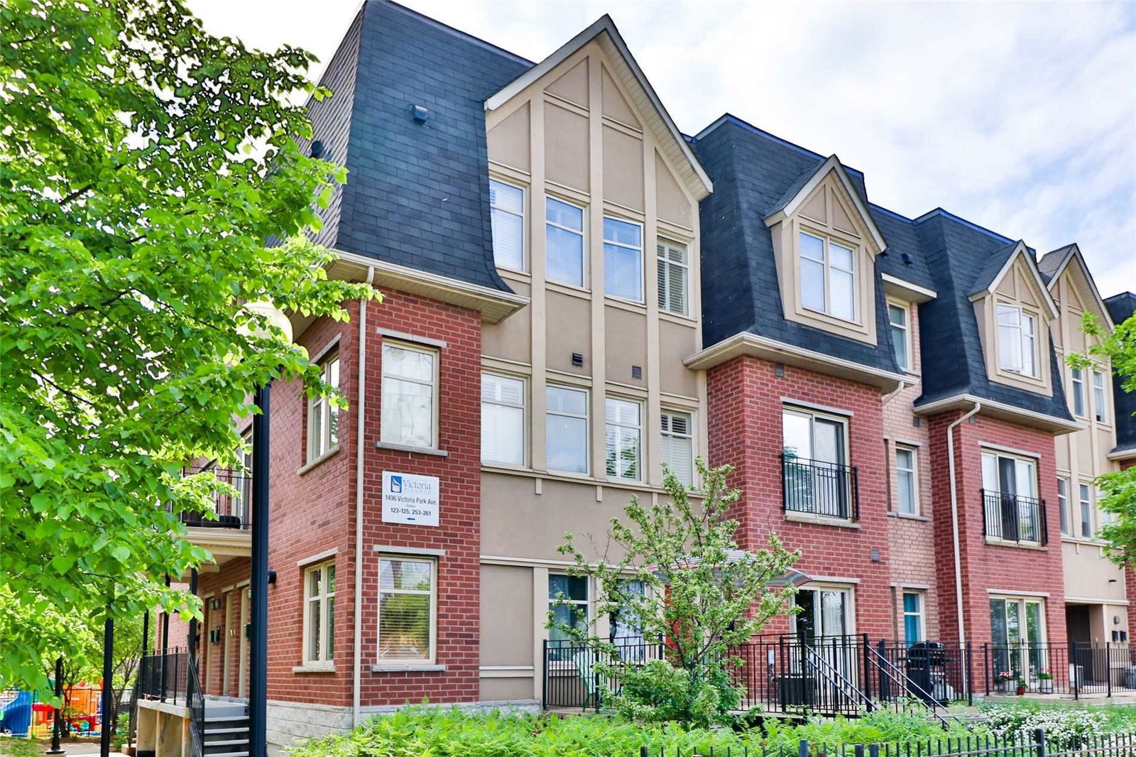 Victoria Village Townhomes condo