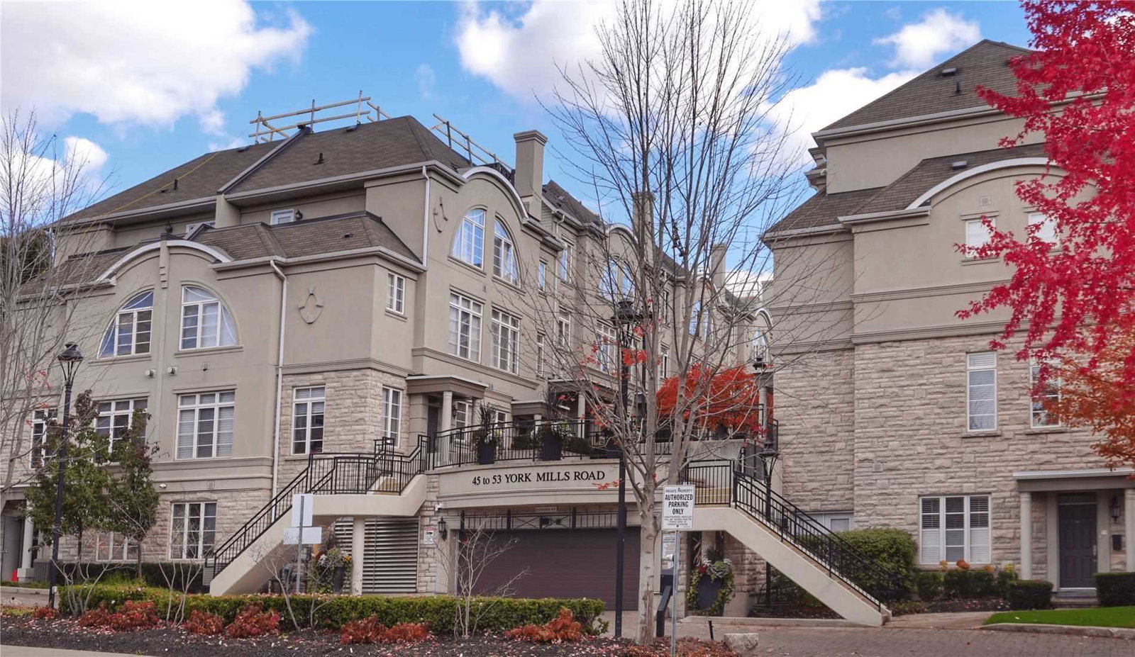 The Townhouses of Hogg's Hollow condo